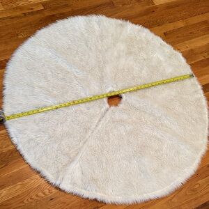 Luxurious Cream holiday Faux Fur Tree Skirt 48”
